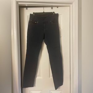 Jag pull on jeans